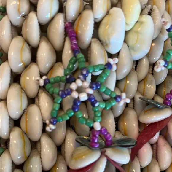 Vintage Handcrafted Beaded Shell Bag - Picture 6 of 9